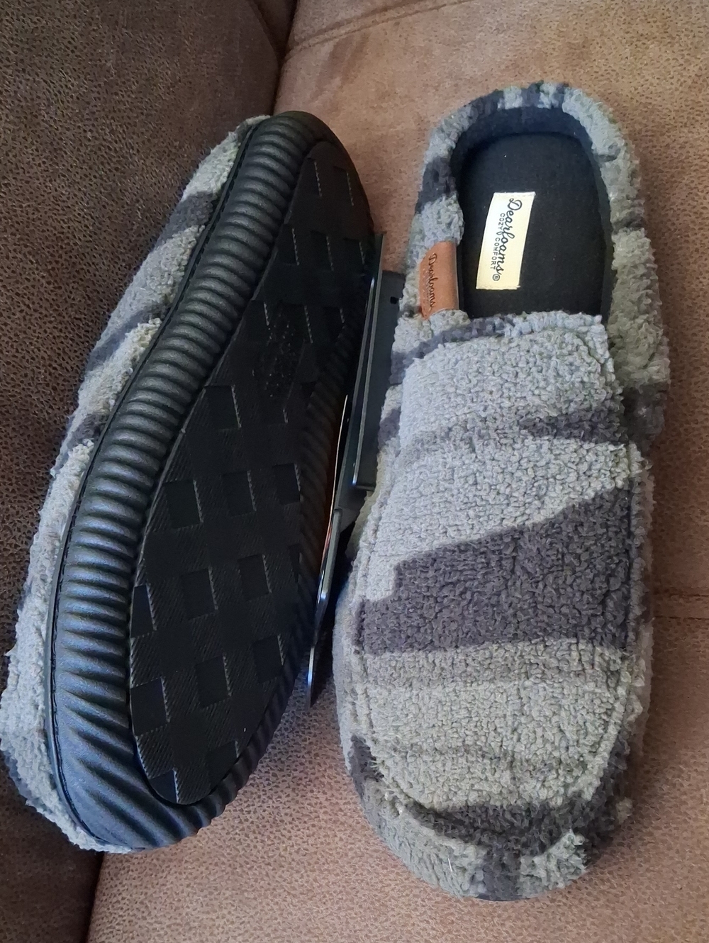 Dearfoams Men's Cozy Plush Slip-On Notch Clogs in Gray Camo Size XL 13/14